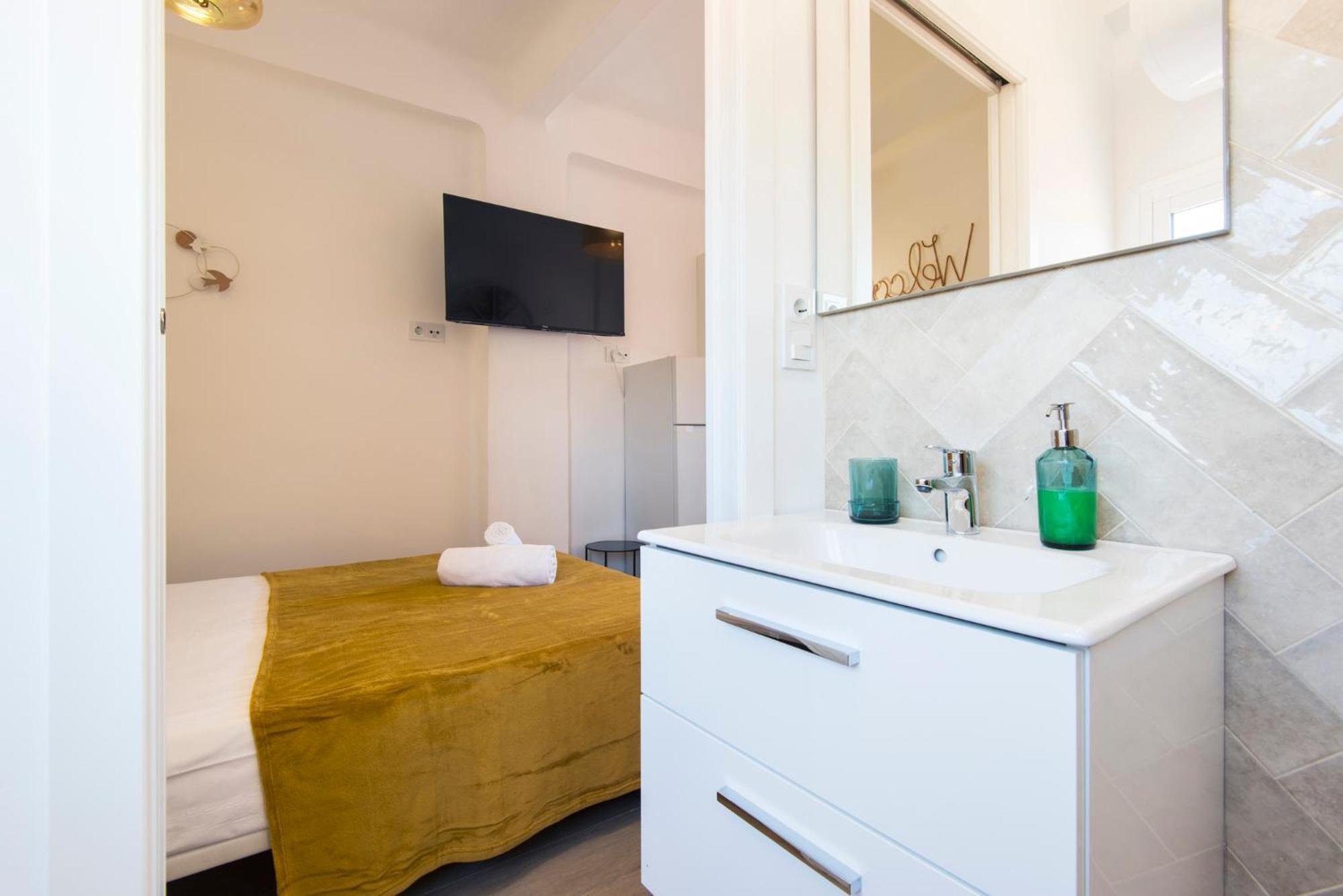 Apartment Malaga Tour Museums Constitucion Square Экстерьер фото